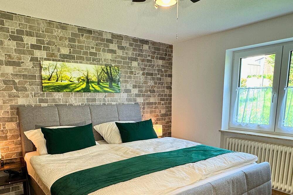 Familienurlaub - Spielzimmer - Spielplatz - Terrasse Garten Ferienhaus Taufstein in Herbstein, Vogelsberg Region