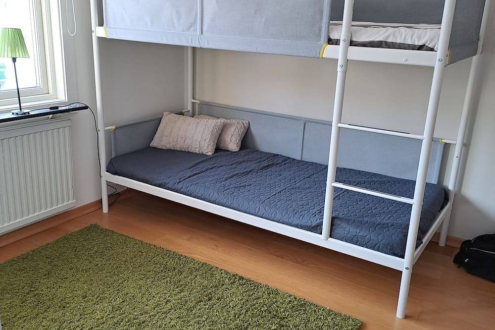 House with large social areas, fantastic backyard and bathroom with sauna and bathtub in Lulea, Bottenwiek