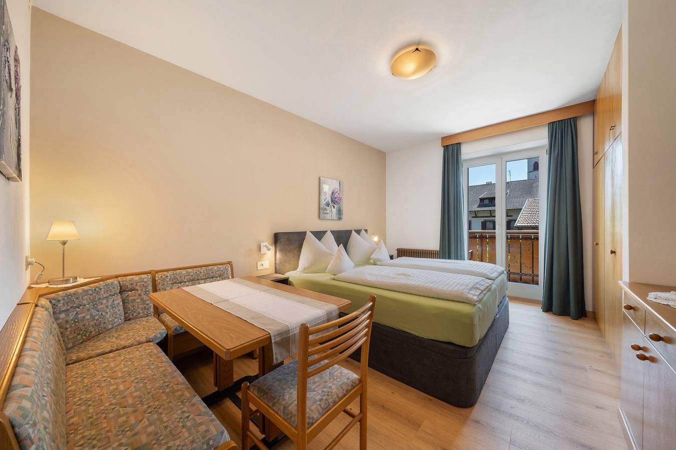 Entire apartment, Apartment 'Rosalie  8' with Mountain View, Shared Pool and Wi-Fi in Lana di Sotto, Lana