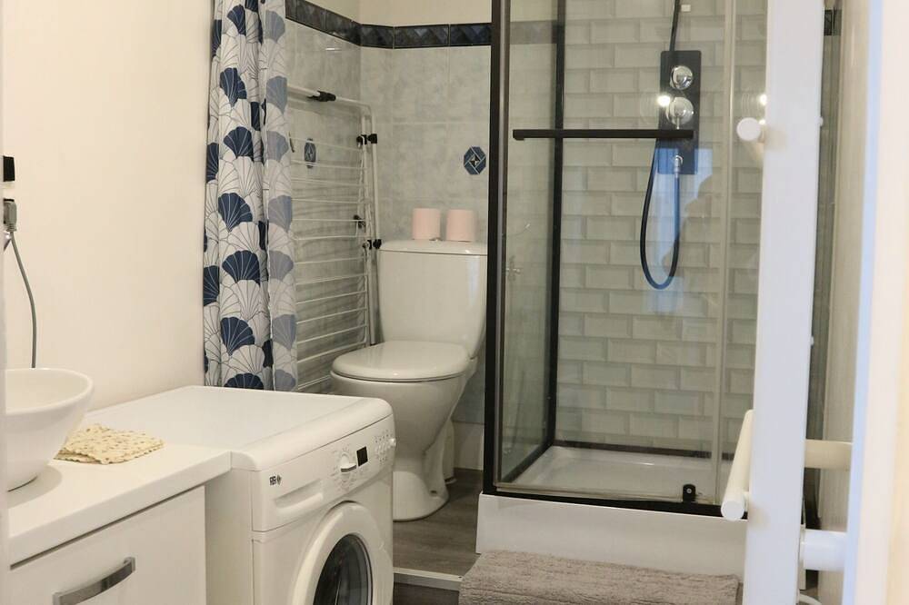Apartamento entero, Studio with Terrace near Rer An and L to Paris & La Défense in Sartrouville, Yvelines