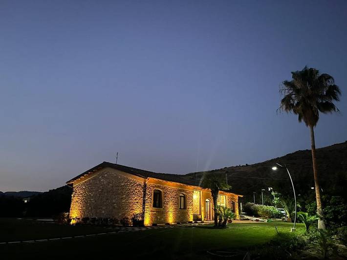 Location de vacances pour 3 personnes, avec Terrasse et Jardin ainsi que Bassin pour enfant et Piscine à Mazzarino - 3