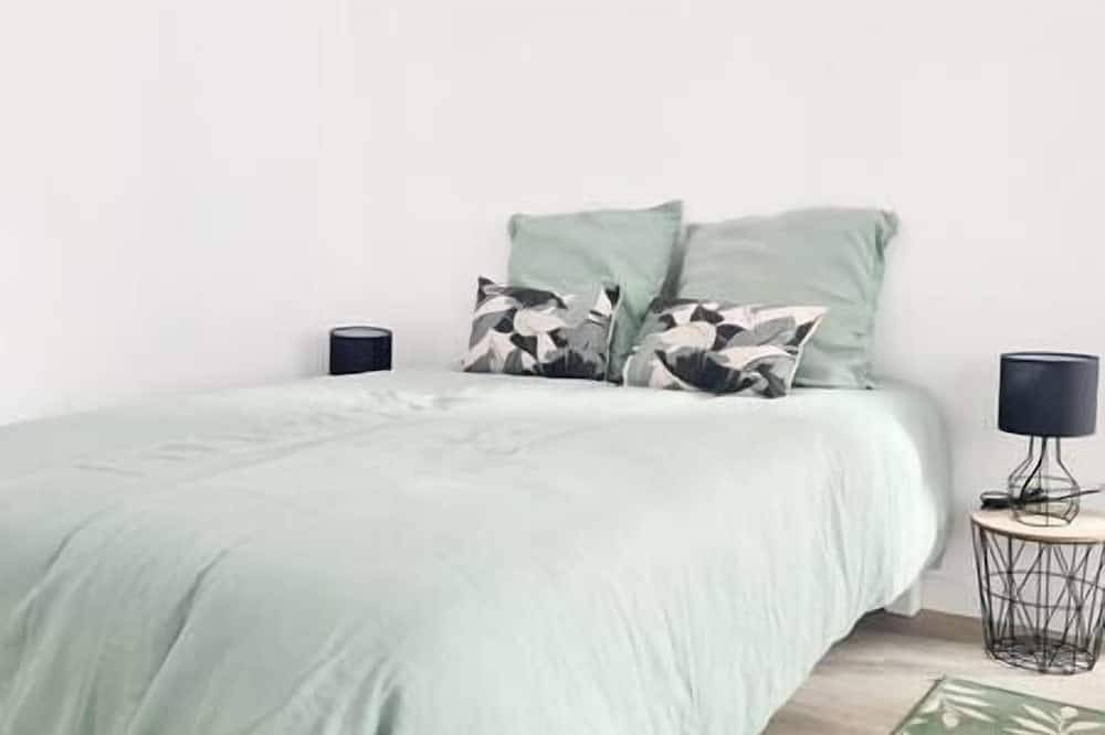 Appartement entier, Studio entièrement rénové. in Cambrai, Département Nord