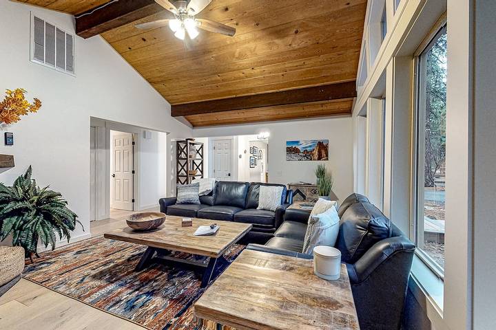 Vacation rental for 8 people, with pool and terrace in Black Butte Ranch