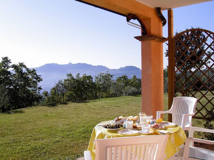 Appartamento vacanze per 2 persone, con Terrazza e Giardino nonché Piscina e Vista lago a Todi