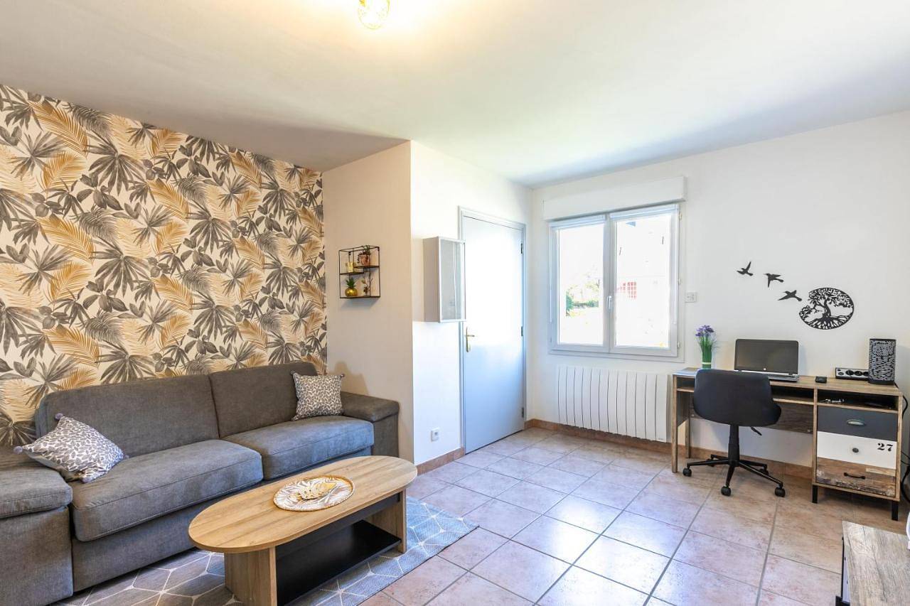 Appartement entier, One-Bedroom Apartment in Saint-Gervais-la-Forêt, Région de Blois