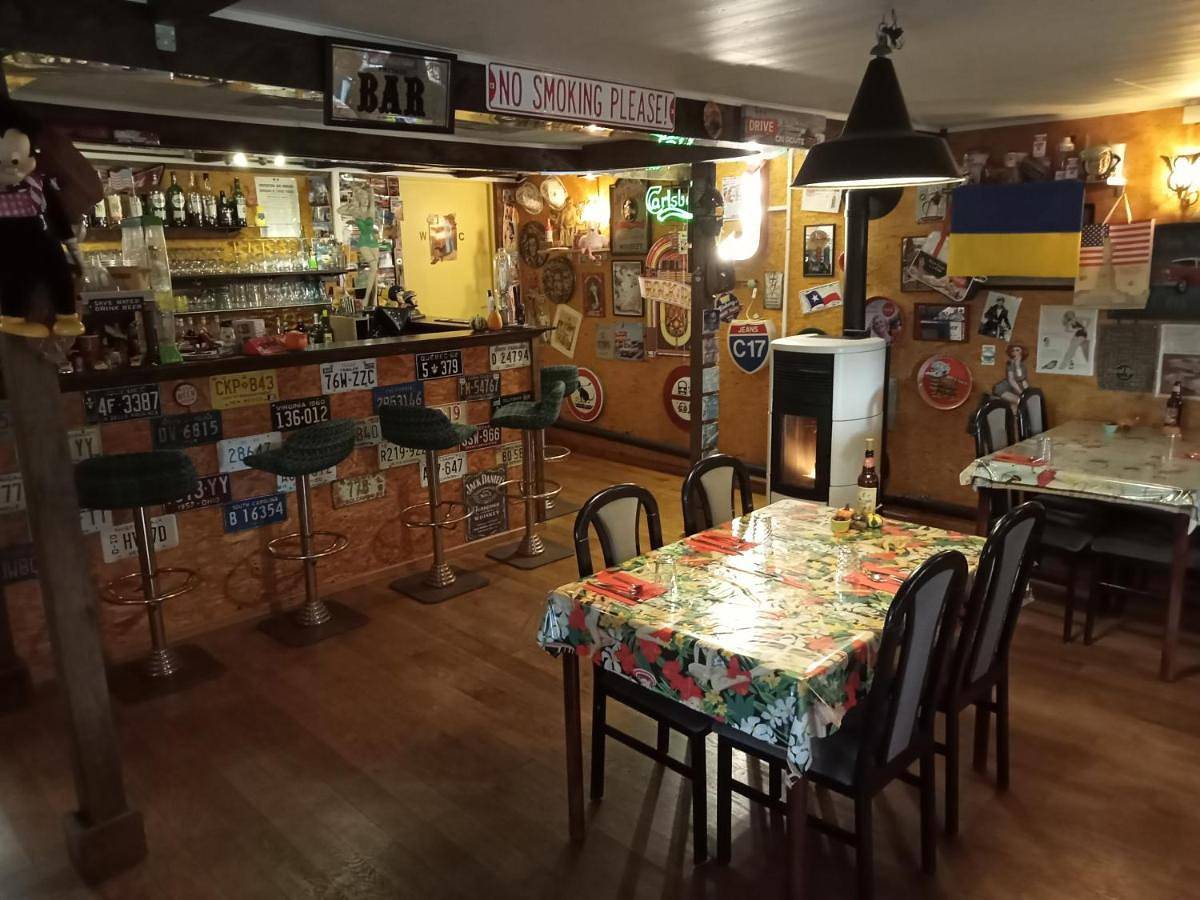 Camping La Perle in Saint-Médard-la-Rochette, Région d'Aubussargues