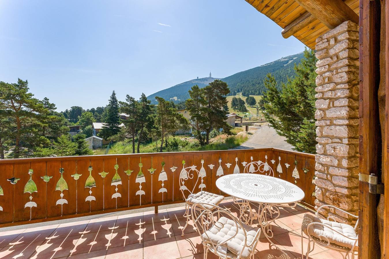 Chalet 'Mont Ventoux' avec vue sur la montagne, terrasse privée et jardin privé in Station du Mont Serein, Beaumont-du-Ventoux