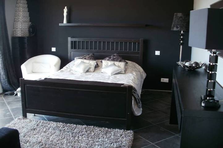Water Slide, Beer Tap, Games Room, Play Park, 2 Kitchens – Space & Fun! in Busot, Costa Blanca