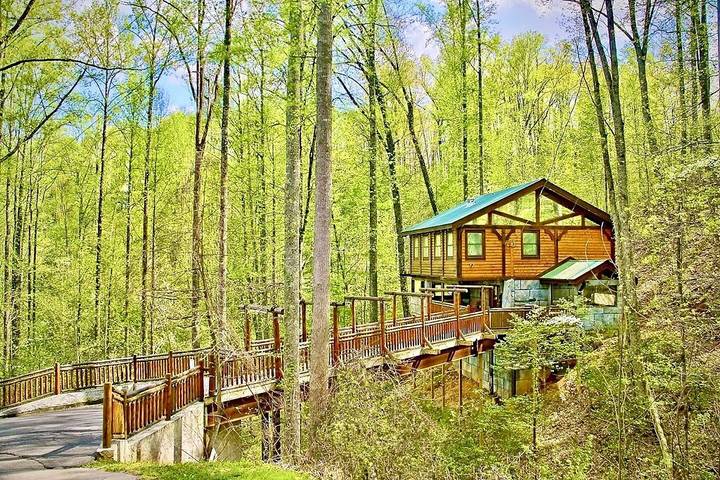 Glamping for 6 people, with hot tub and balcony in Great Smoky Mountains National Park