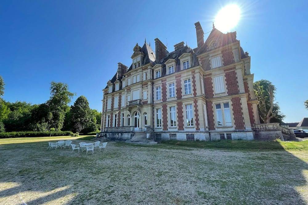 Appartement entier, La Colombe au Château 4 couchages (Promotion exceptionnelle mois d’août) in Ocquerre, Seine-et-Marne
