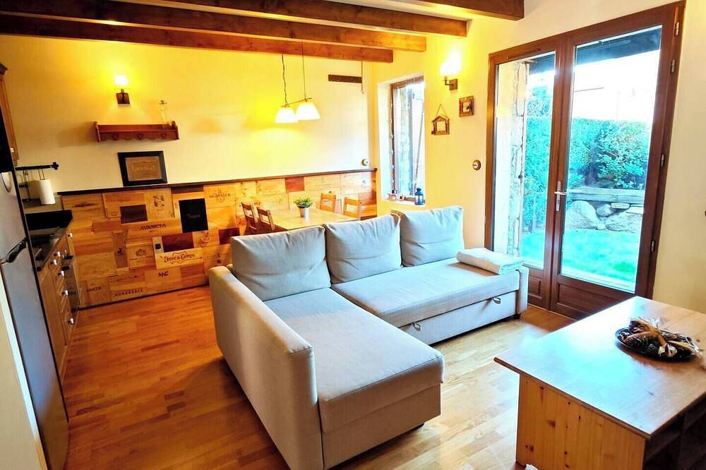 Entire apartment, Enjoyable apartment with fast Wifi in charming Latour-de-Carol in Latour-de-Carol, Prades region