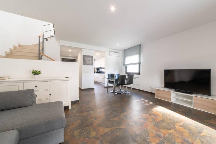 Chalet para 6 personas, con terraza además de jardín y piscina en Alt Empordà - 4