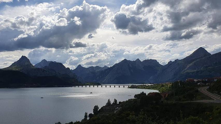 Casa de vacaciones para 7 personas, con vistas y jardín en Parque Regional de la Montaña de Riaño y Mampodre - 2