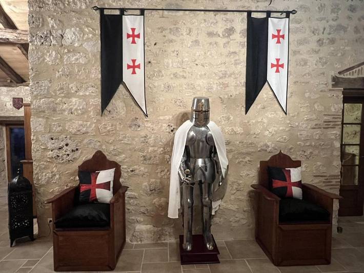 Location de vacances pour 2 personnes, avec vue ainsi que jardin et piscine à Mouzieys-Panens - 2