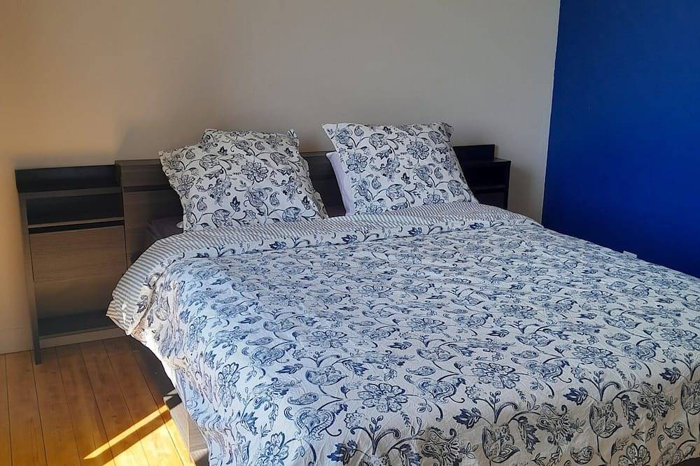 Bed and Breakfast 'Grande Chambre Lumineuse' con jardín privado y Wi-Fi in Sainte-Cécile (Manche), Côte de la Déroute