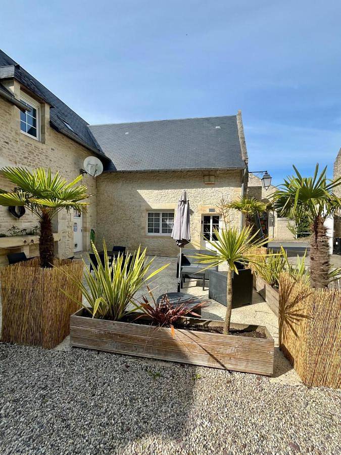 Gîte pour 2 personnes, avec piscine ainsi que jacuzzi et jardin à Saint-Côme-de-Fresné - 4