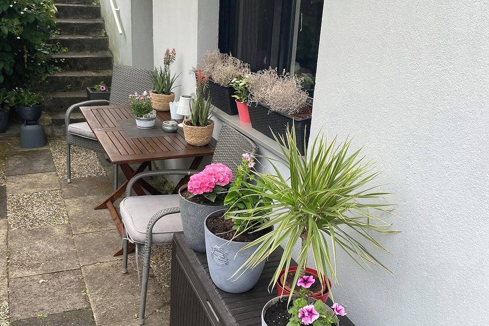 Ganze Wohnung, Schöne,frisch renovierte Ferienwohnung mit Terrasse, 2 Min. bis zur Autobahn in Wermelskirchen, Rheinisch-Bergischer Kreis