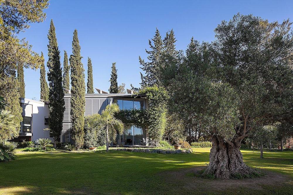 Entire apartment, Apartment in the heart of nature near Seville with swimming pool and parking in Urbanización "Villas de Montesillos", Espartinas