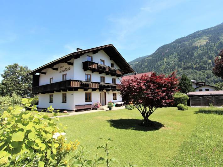 Ferienhaus für 16 Personen, mit Balkon und Terrasse sowie Garten und Ausblick in Uderns