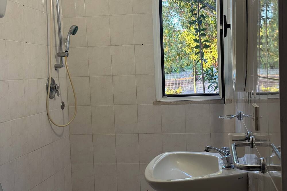 Appartamento intero, Casa mare, giardino con vista in Parghelia, Provincia di Vibo Valentia