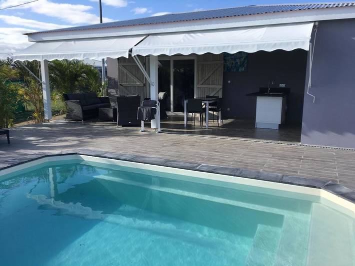 Casa rural para 2 personas, con vistas además de jardín y piscina en Guadalupe
