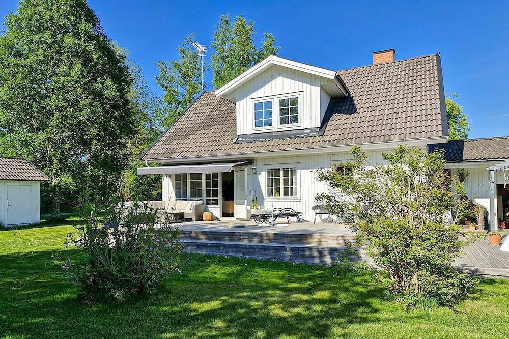 5 bedroom amazing home in Gräddö in Gräddö, Schwedische Ostsee