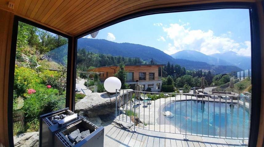 Ferienwohnung für 6 Personen, mit Terrasse und Garten sowie Pool und Sauna