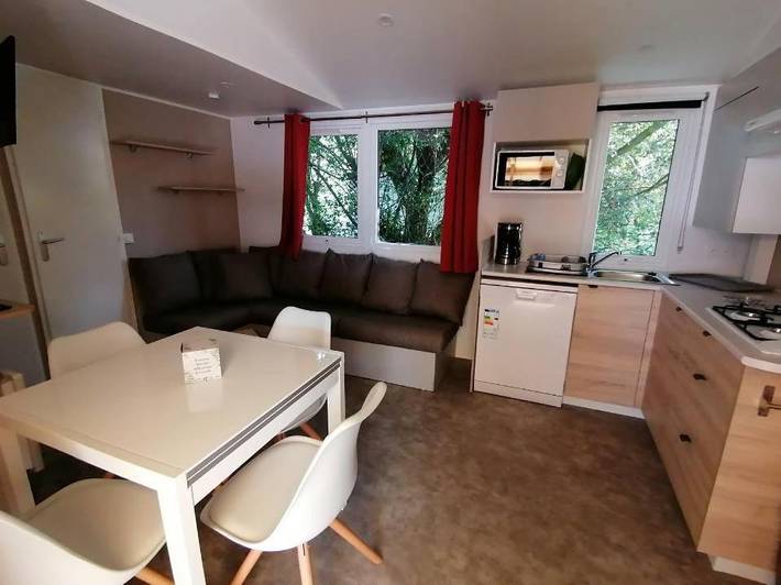 Location de vacances pour 6 personnes, avec terrasse et bassin pour enfant ainsi que piscine et jardin à Urt - 4