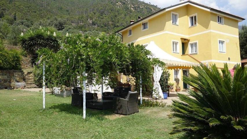 Agriturismo per 3 persone, con giardino e piscina in Provincia di Genova