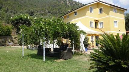 Gîte pour 3 personnes, avec jardin et piscine à Arenzano