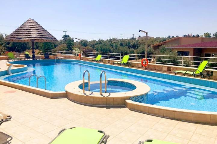 Ferienhaus für 6 Personen, mit Garten und Pool sowie Terrasse