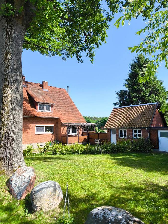 Ferienwohnung für 4 Personen, mit Terrasse und Garten sowie Ausblick in Emmendorf