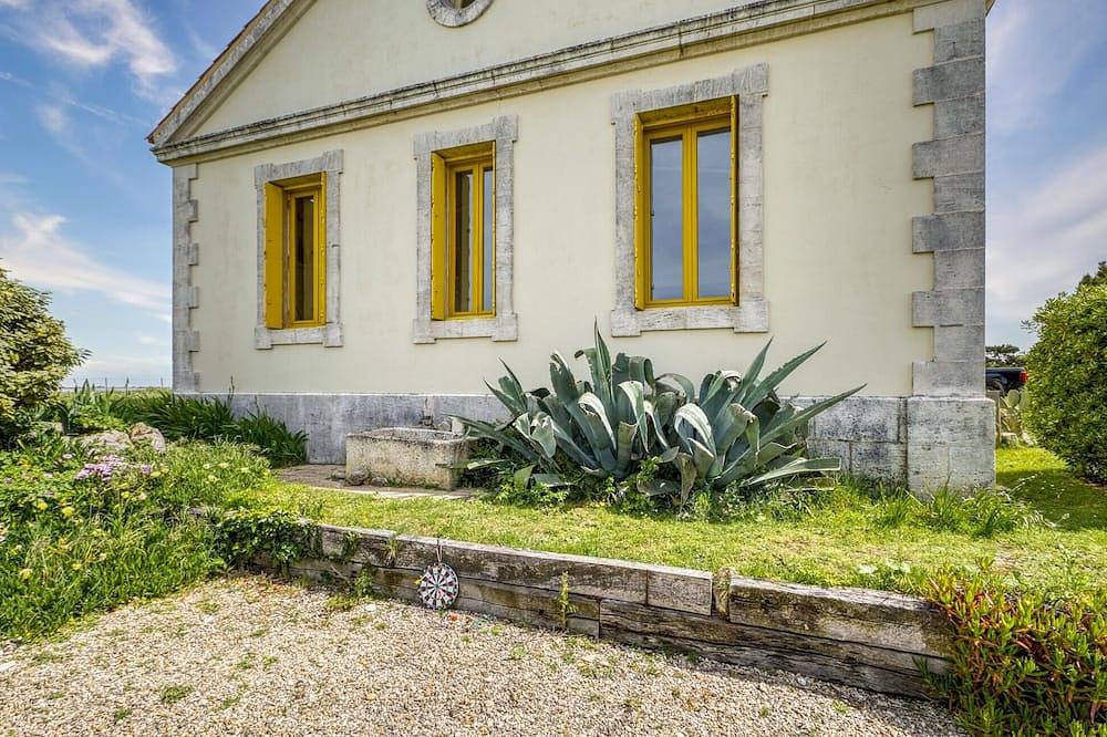 Lovely home in Port-des-Barques in Île Madame, Port-des-Barques