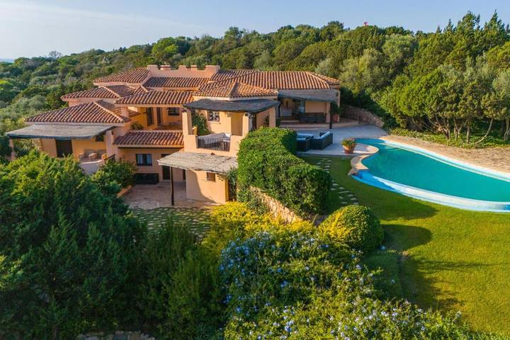 Villa voor 14 personen, with zwembad and balkon as well as tuin and uitzicht in Porto Cervo