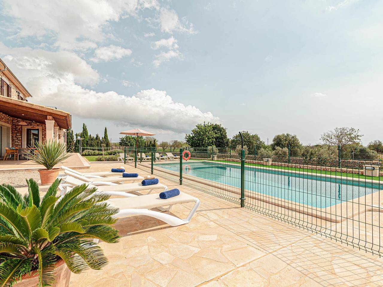 Villa Sa Bassa. Schöne Villa für 10 Personen mit Schwimmbad und Meerblick in Cala d'Or, Santanyí