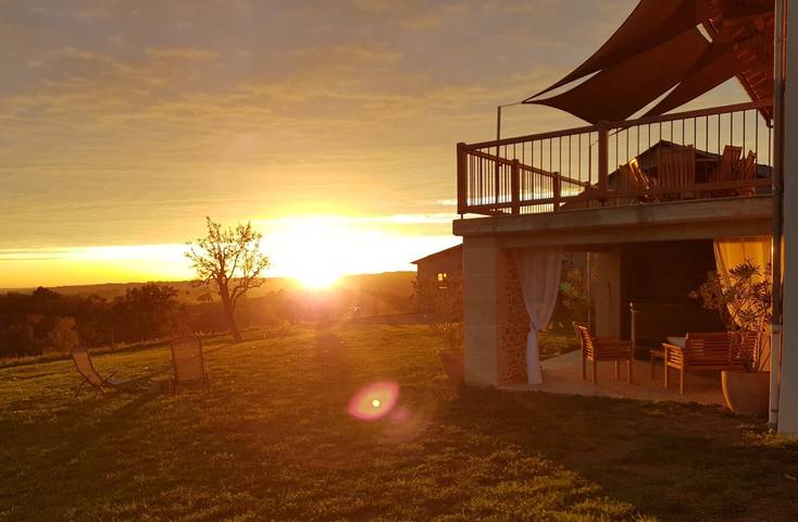 Gîte pour 10 personnes, avec Jacuzzi et Terrasse ainsi que Jardin et Sauna