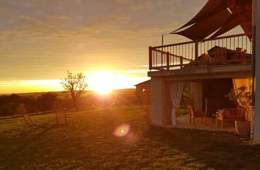 Gîte pour 10 personnes, avec terrasse et jardin ainsi que jacuzzi et sauna dans le Cantal