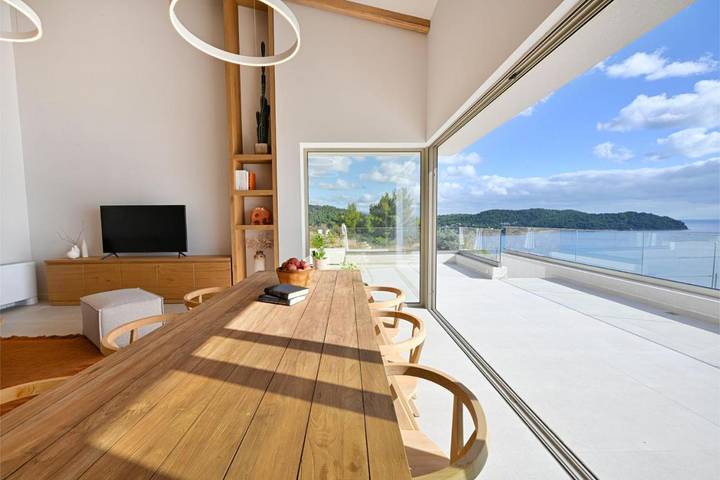 Villa voor 10 personen, with uitzicht and zwembad as well as balkon op Skiathos