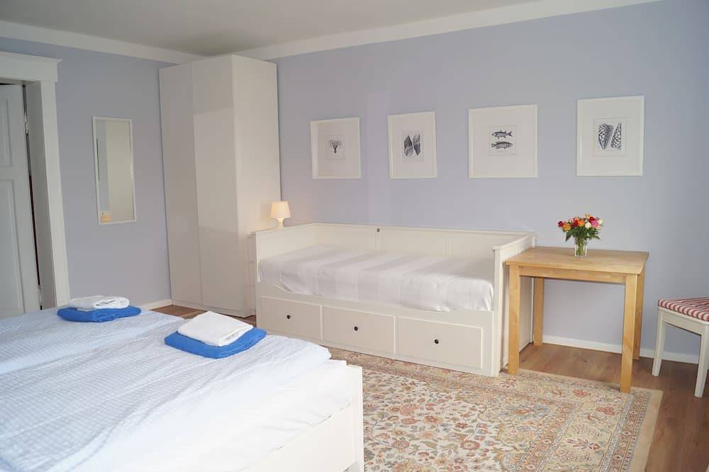 Ganze Wohnung, Großzügige Ferienwohnung in stilvoller Landvilla (1923) m. Garten in Wittenbeck, Bad Doberan & Umland