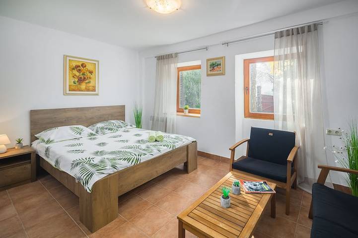 Mediterranes Ferienhaus mit Garten 200 m vom Meer in Medulin City, Medulin