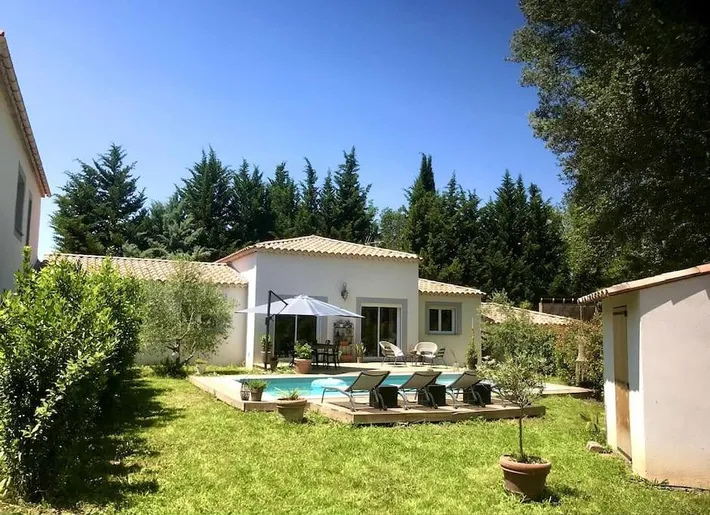 Villa pour 5 personnes, avec terrasse ainsi que piscine et jardin - 1