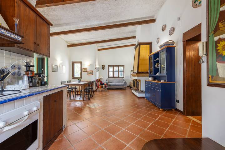 Villa 'Ellie' with Private Garden, Wi-Fi and Air Conditioning in Carini, Palermo provins