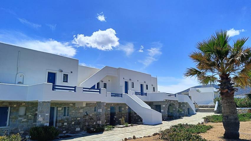 Entire apartment, Apartment 'The Ionian Double Room' with Sea View, Wi-Fi and Air Conditioning in Paros