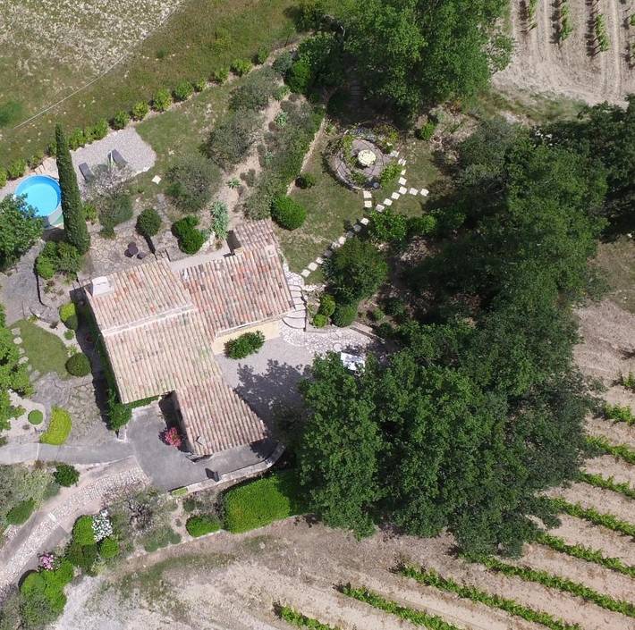 Location de vacances pour 2 personnes, avec piscine ainsi que vue et jardin à Puyméras - 2