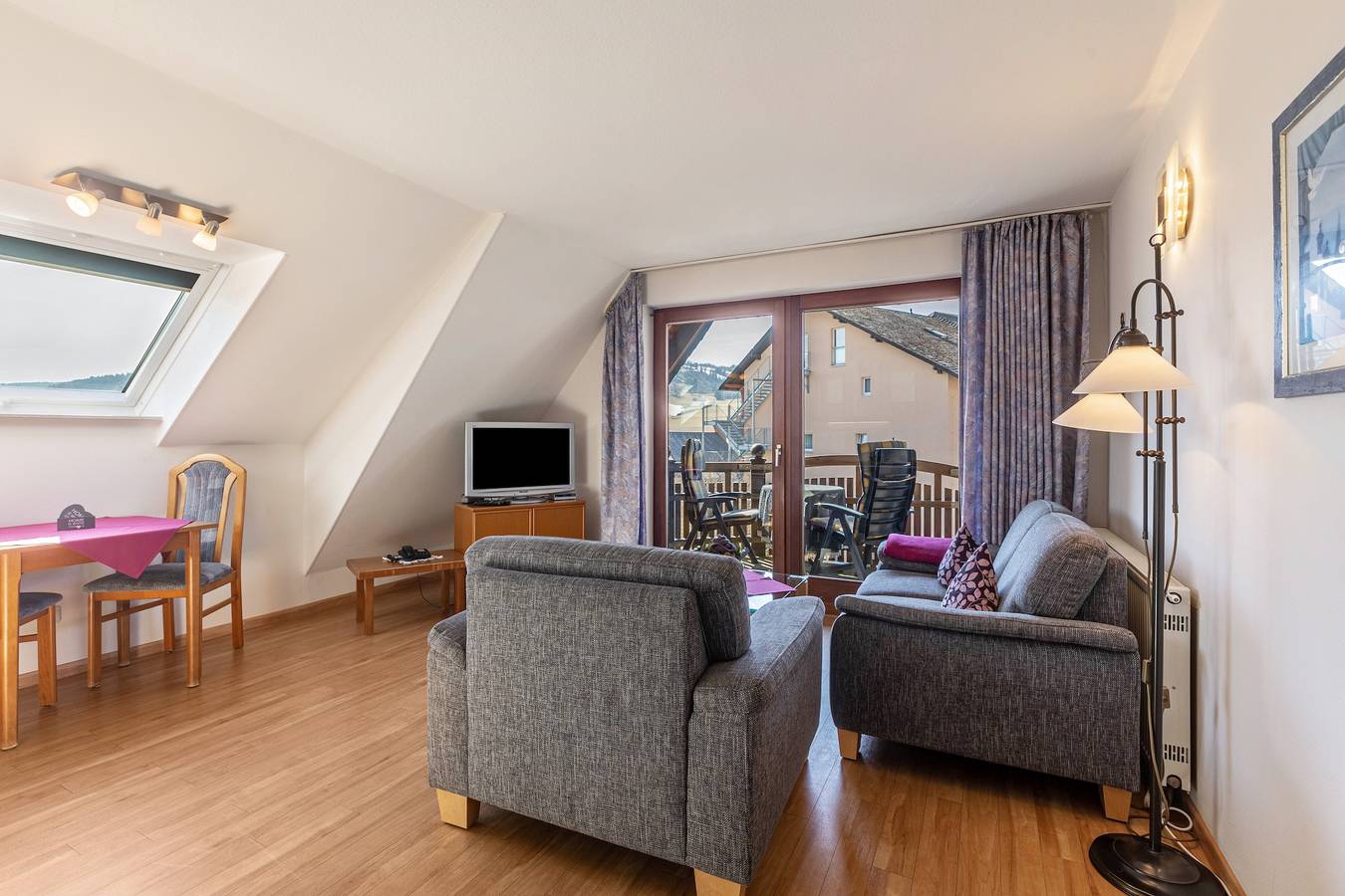 Ganze Wohnung, Ferienwohnung 'Eimberg 7' mit Balkon und Wi-Fi in Willingen, die Mittelgebirge