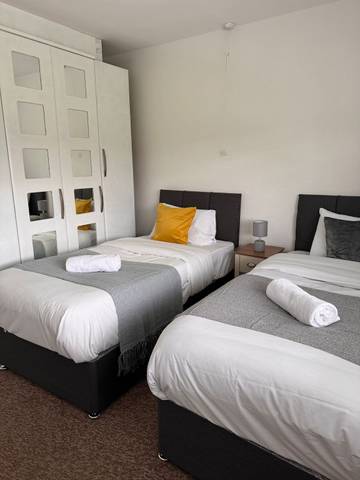 Holiday Rental for 10 People in Walsall, Birmingham Area, Photo 4