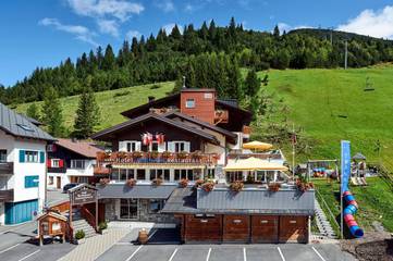 Hôtel pour 7 personnes, avec jacuzzi et terrasse ainsi que sauna et piscine, animaux acceptés au Liechtenstein