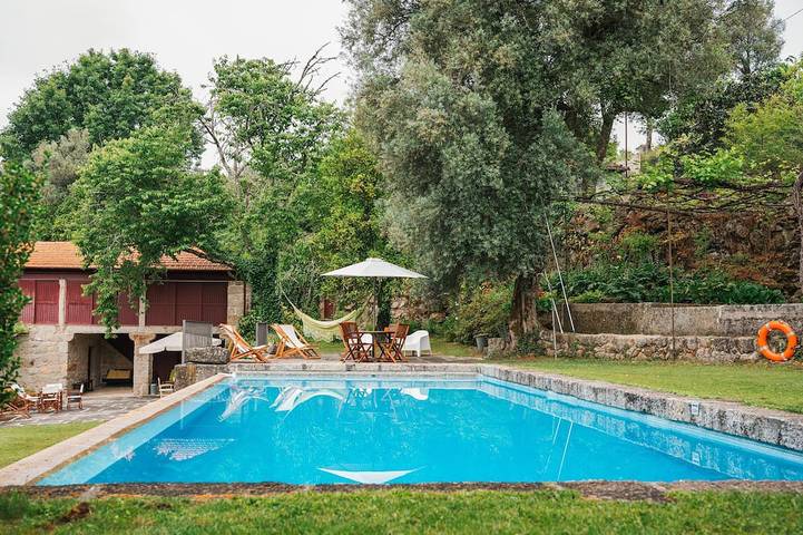 Location de vacances pour 10 personnes, avec balcon et jardin dans Travassos