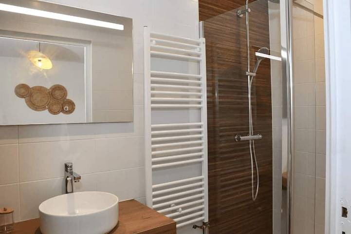 Location de vacances pour 2 personnes, avec piscine et balcon, animaux acceptés à La Côte-Saint-André - 3