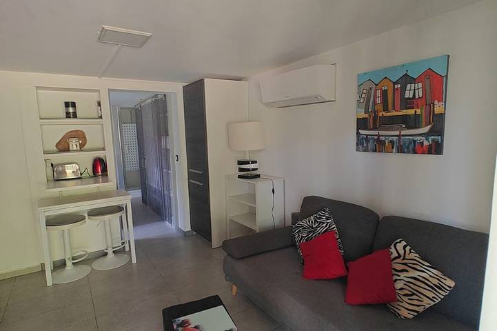 Appartement entier, Proche Bordeaux : climatisation, parking et environnement bucolique in Latresne, Région de Bordeaux